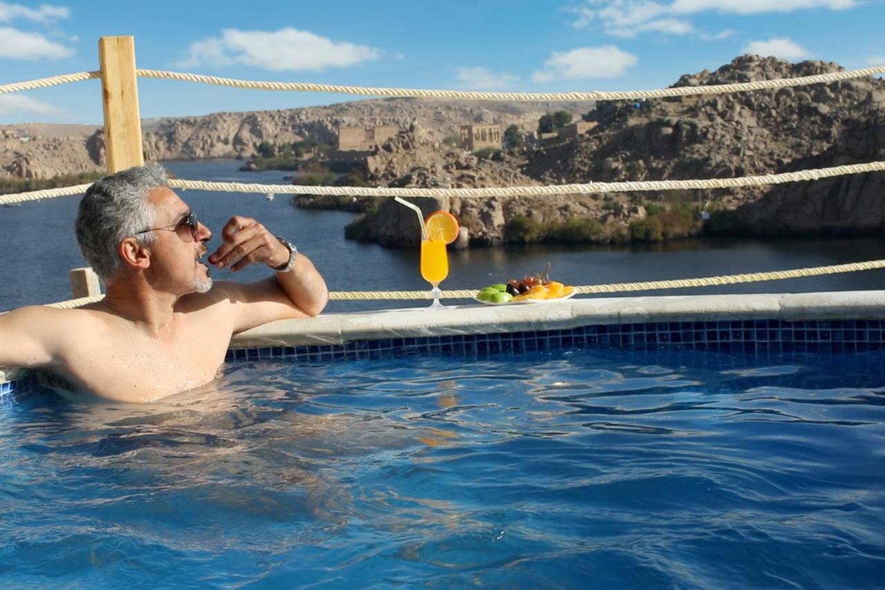 Benben By Dhara Hotels - Adults Only Aswan Bagian luar foto A man relaxing in a swimming pool